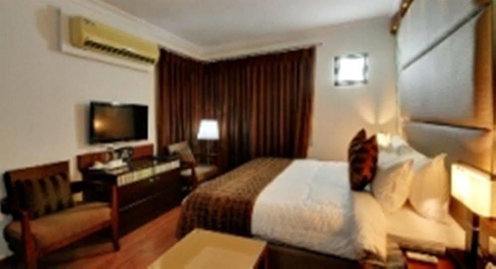 Clubhouse Nami Residency, Ahmedabad Hotel Exterior photo