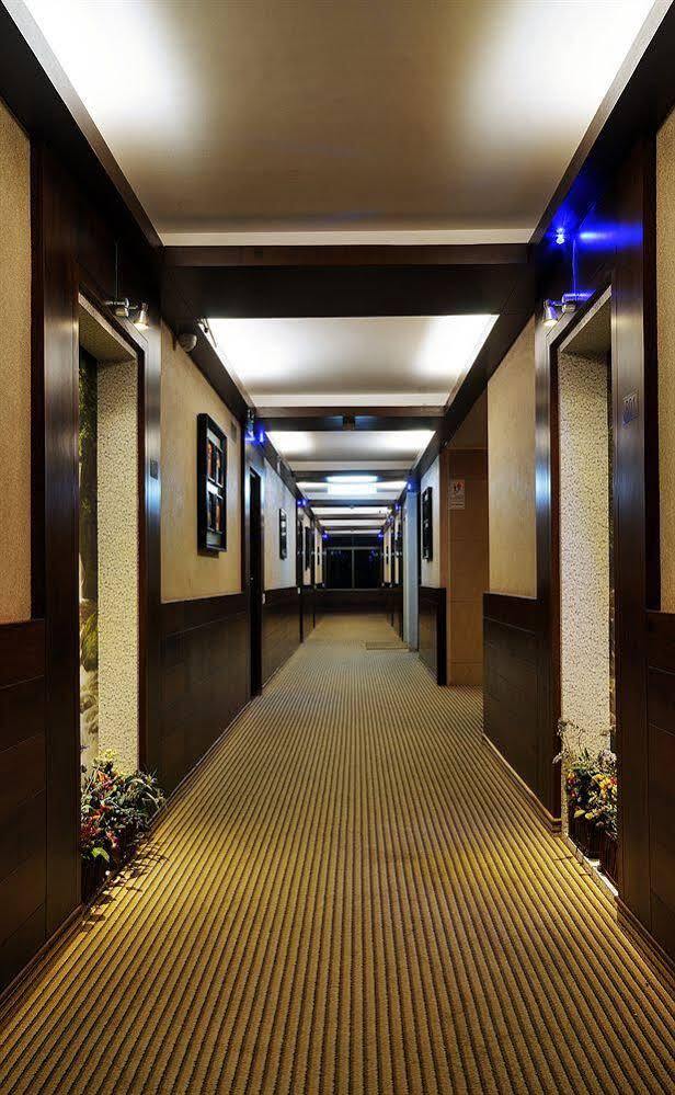 Clubhouse Nami Residency, Ahmedabad Hotel Exterior photo